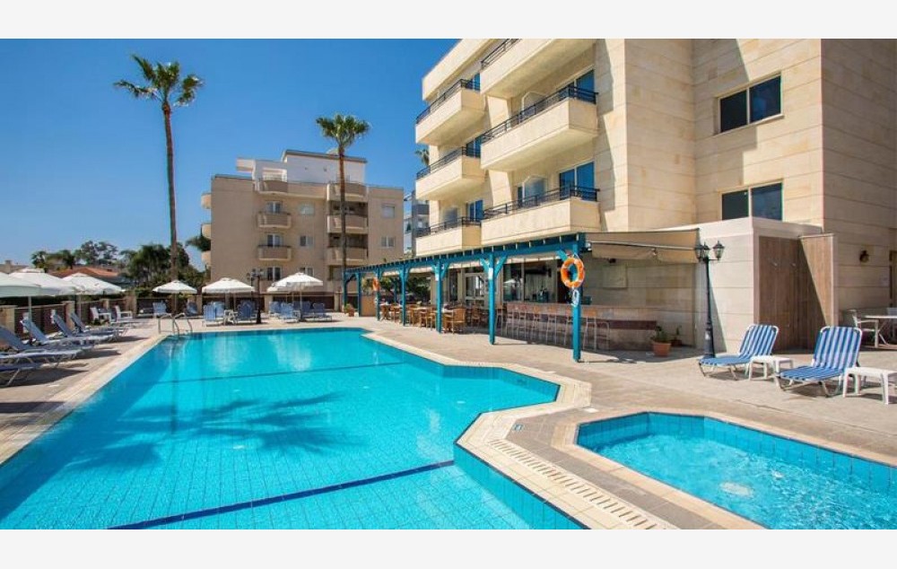 Hotel Kapetanios Limassol 3* / Kipar 2026